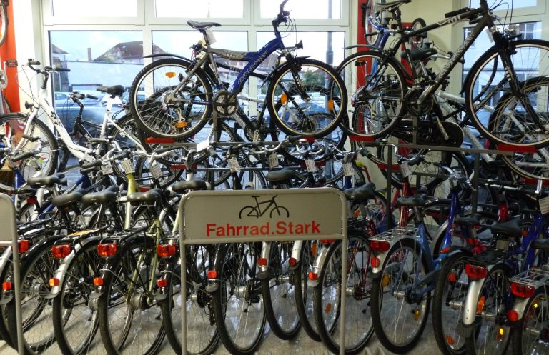 Verkaufsraum 5 Zahlreiche Fahrräder im Geschäft von Fahrrad.Stark in Greifswald